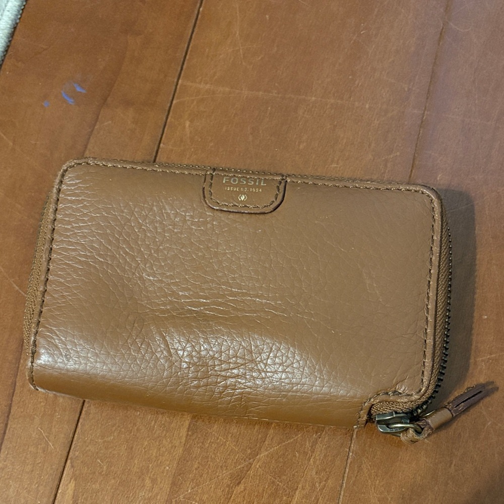 Fossil Tan Leather Zip Wallet